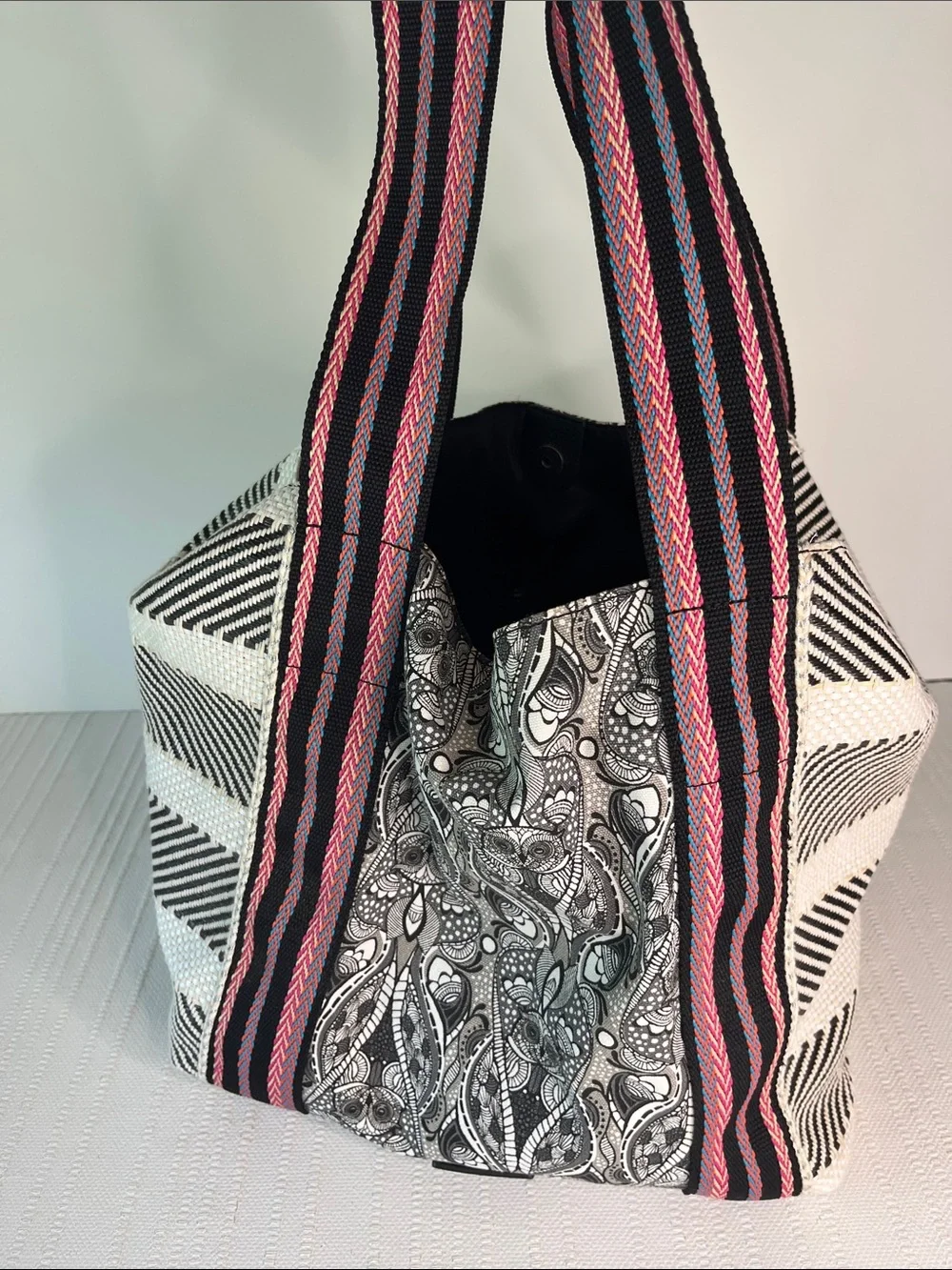 Sakroots Large Canvas Stripe tote w Black owl Catalina print, bottom/side panel
